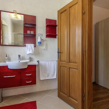 Vernier In - Haus Fuer 6-8 Personen * Kringa