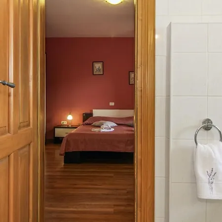 Vernier In - Haus Fuer 6-8 Personen *