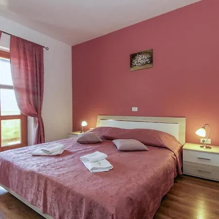 Vernier In - Haus Fuer 6-8 Personen Kringa