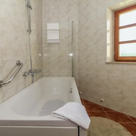 Vernier In - Haus Fuer 6-8 Personen Villa