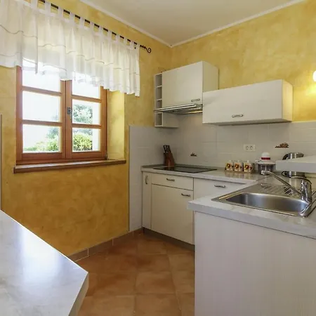 Vernier In - Haus Fuer 6-8 Personen *