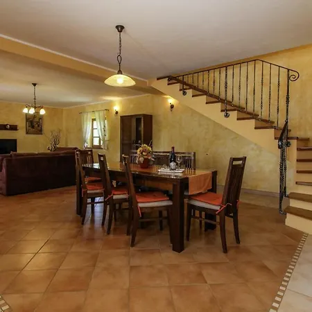 Vernier In - Haus Fuer 6-8 Personen Villa